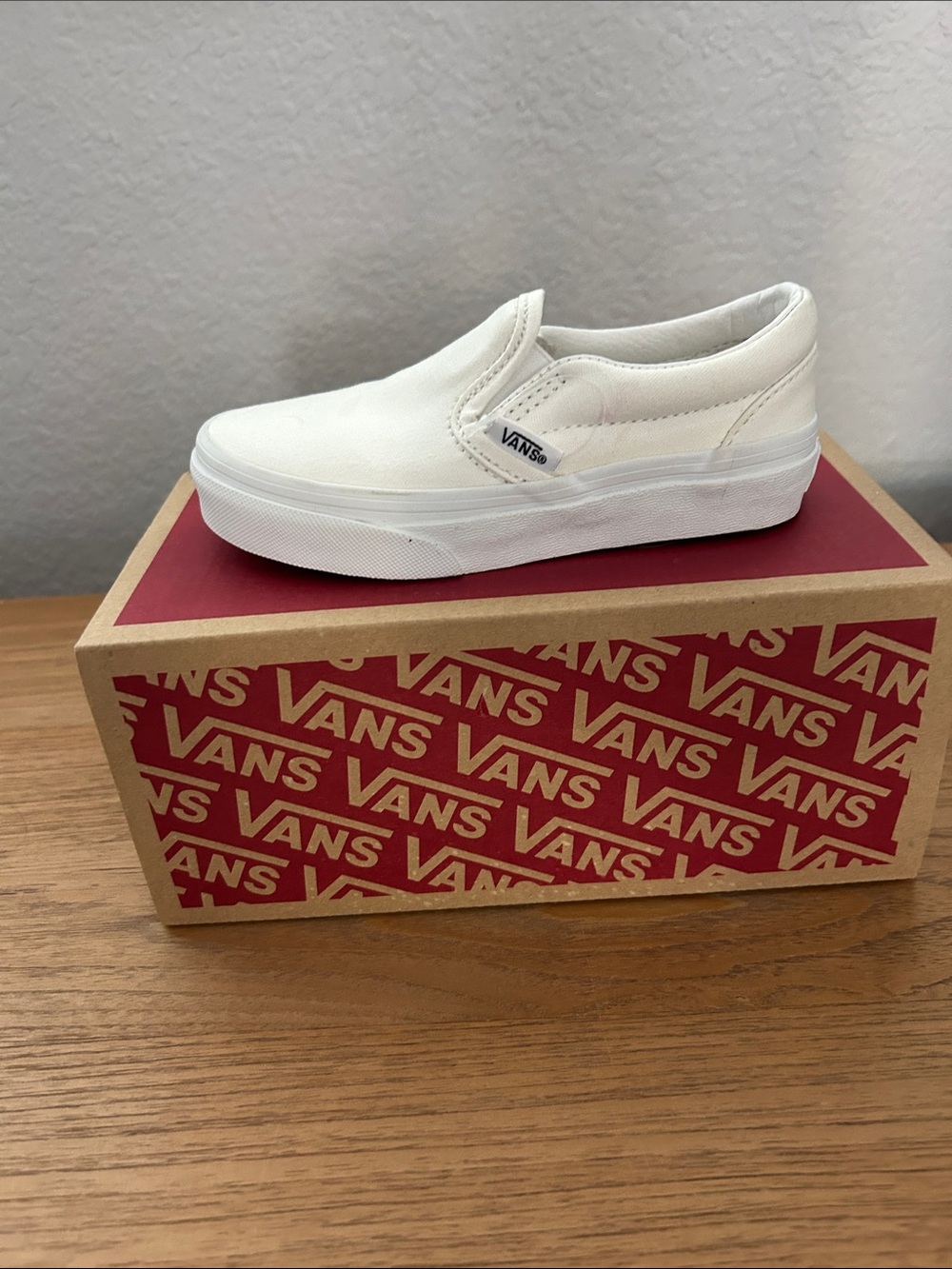 Vans Classic Slip-on white canvas kids size 11 New with box!